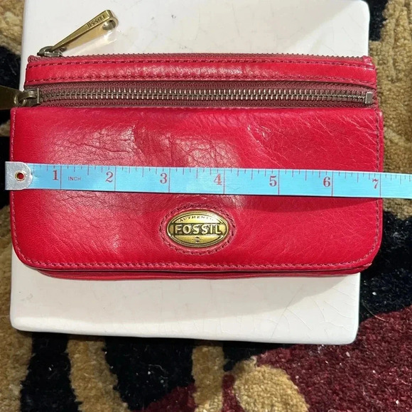 Fossil Women’s Red Leather Wallet 5 Cash Slots 9 Credit Card Slots ID Holder - Picture 13 of 16